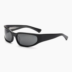 AKILA Veil Sunglasses in black on black